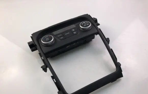 Suzuki SX4 Climate control unit 3951055L00