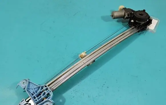 Suzuki Swift III Front door window regulator with motor IMPRK1602466