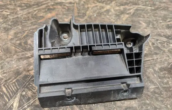 Ford Fusion II Other engine bay part DG9310663A