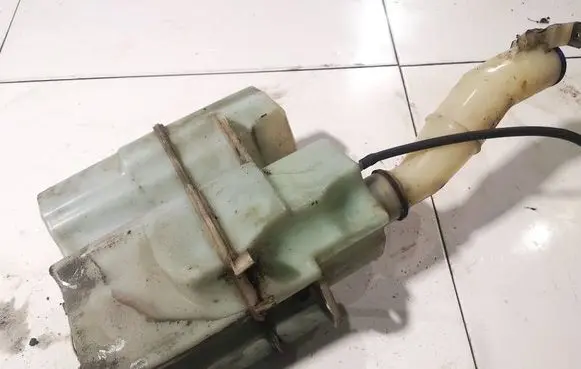 Volvo S60 Windshield washer fluid reservoir/tank 