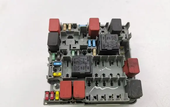 Alfa Romeo Giulietta Fuse module 51867697