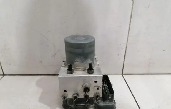 Porsche Taycan 9J1 ABS Pump 9J1614095R