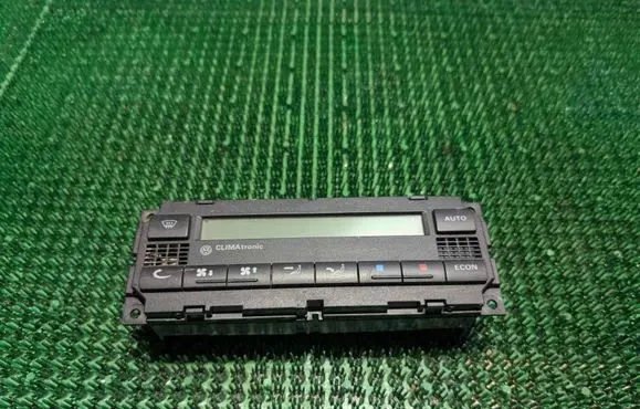 Volkswagen Golf IV Climate control unit 