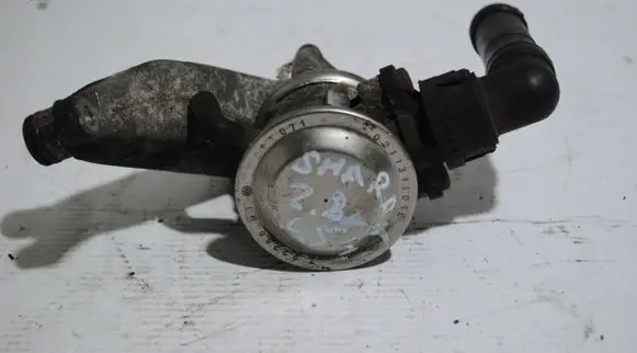 Volkswagen Golf V EGR valve 071131119A