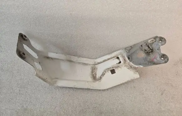 Maserati Levante Fender mounting bracket