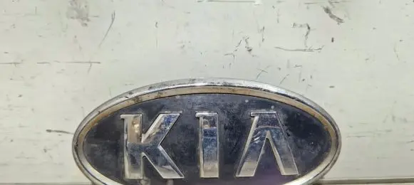 KIA Cerato Manufacturer badge logo/emblem 863533W500