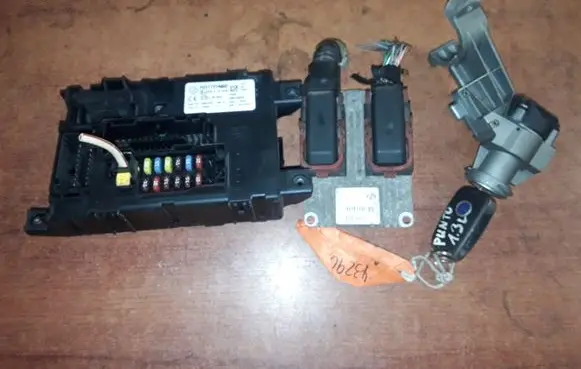 Fiat Grande Punto Engine ECU kit and lock set 00517954300 6160109806