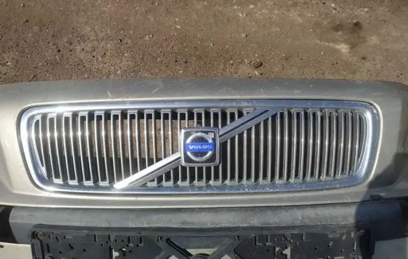 Volvo V70 Front grill