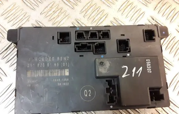 Mercedes-Benz E W211 Door control unit/module 2118208185 A2118208185