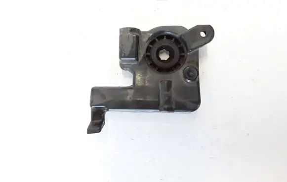 Radiator mount bracket