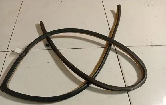 Toyota Avensis T250 Rubber seal rear door