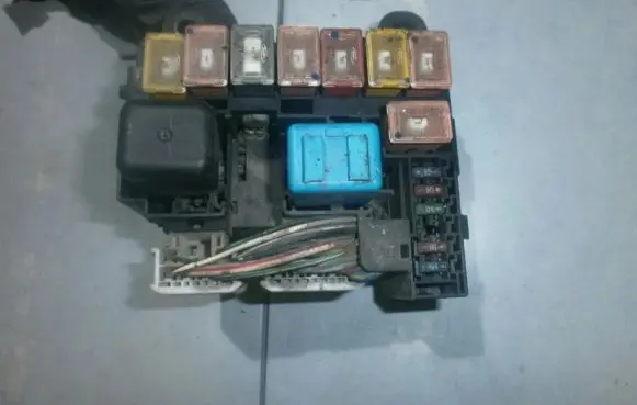 Mazda 323 Fuse box set 72543033
