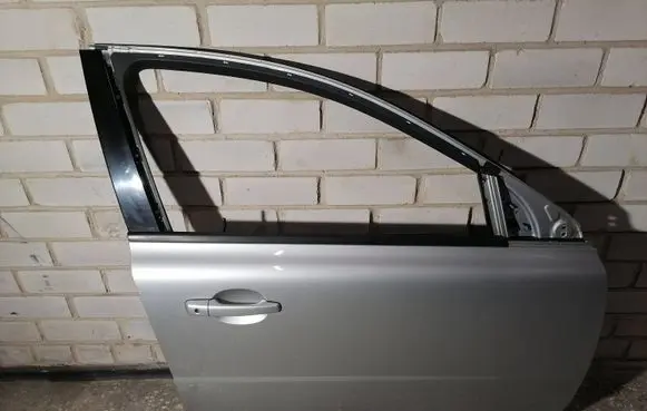 Volvo V70 Front door