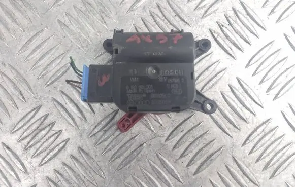 Audi A4 S4 B7 8E 8H Air flap motor/actuator 8E1820511 683825XC 0132801301