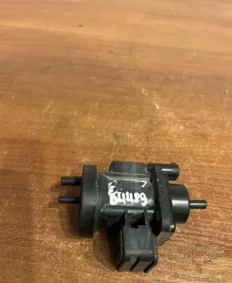 Mercedes-Benz E W210 Turbo solenoid valve 4715396 D4489