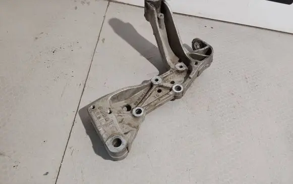 Skoda Octavia Mk2 (1Z) Front lower control arm/wishbone 1K0199295E