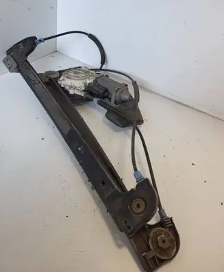 BMW 7 E38 Front door window regulator with motor 8125201