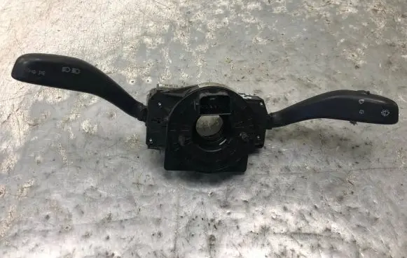 Wiper turn signal indicator stalk/switch
