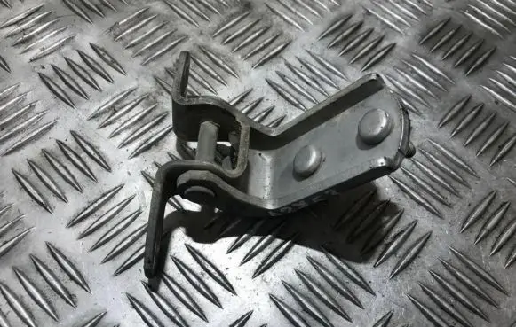 Toyota Avensis T220 Rear door lower hinge