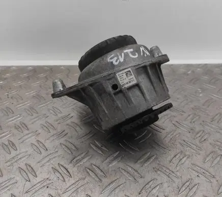 Mercedes-Benz E W213 Engine mount bracket A2052400200 36760 ZGS002