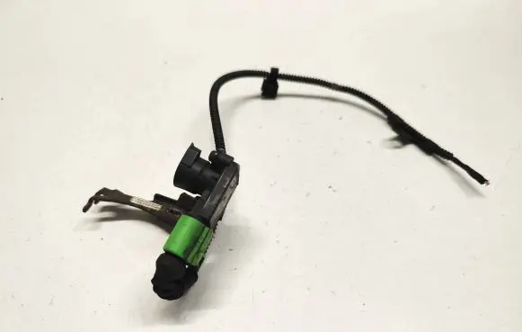 Headlight/headlamp level sensor