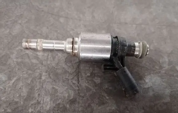 Audi A4 S4 B8 8K Fuel injector 0261500164-T