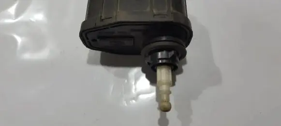 Headlight level adjustment motor