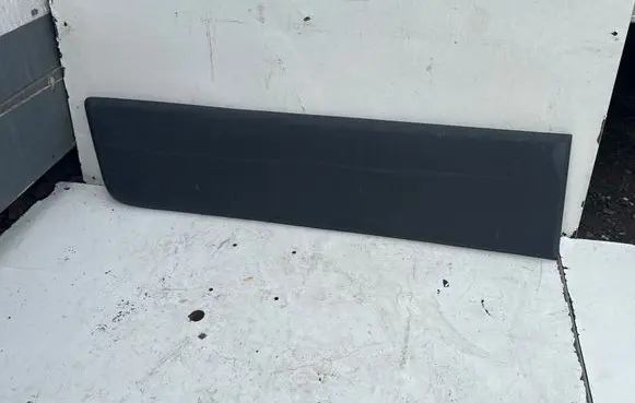 Rear fender molding trim