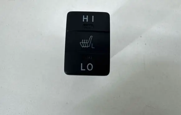 Toyota Auris E180 Seat heating switch 191698