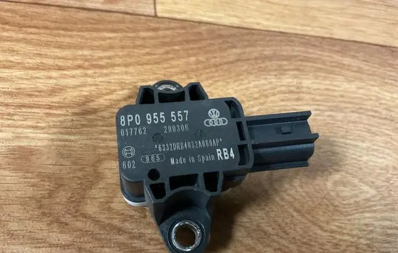 Audi A4 S4 B7 8E 8H Airbag deployment crash/impact sensor 8P0955557 017762 290306