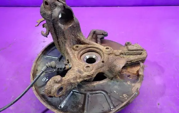 Seat Leon (1P) Front wheel hub spindle knuckle