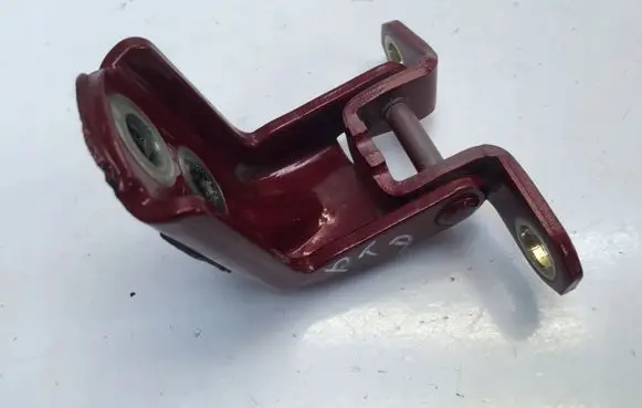 Nissan Leaf II (ZE1) Rear door lower hinge