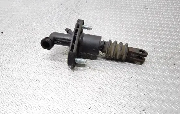 Suzuki Grand Vitara II Clutch master cylinder 2381064J00