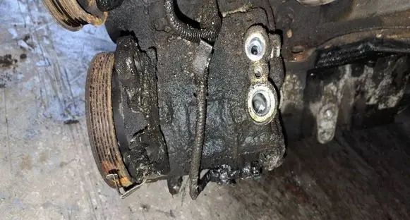 Opel Insignia A Air conditioning (A/C) compressor (pump) 