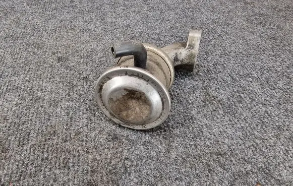 Audi A7 S7 4G Breather valve 06E131101E