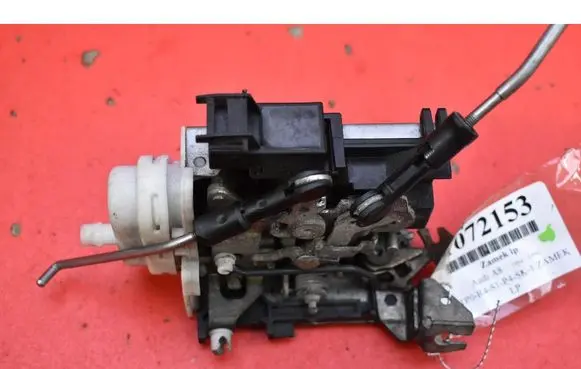 Audi A8 S8 D2 4D Front door lock 8D1837015F