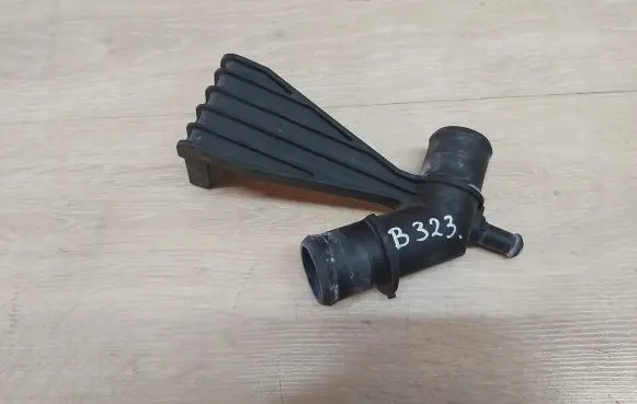 Toyota Auris 150 Engine coolant pipe/hose