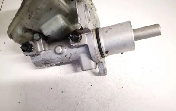 Master brake cylinder