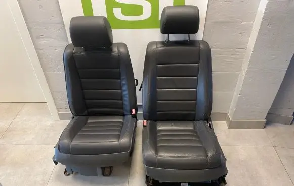 Volkswagen Touareg I Front driver seat 7L0881106T