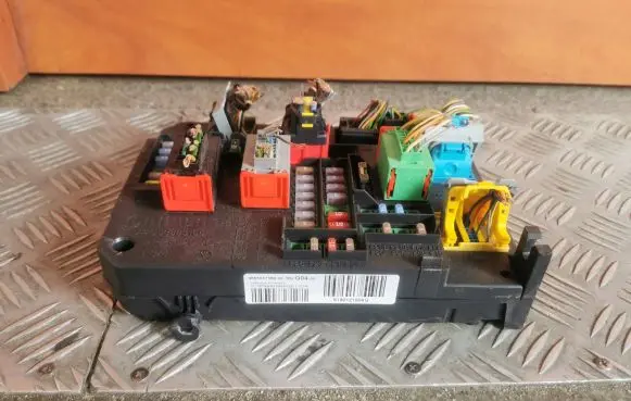Peugeot 508 Fuse module 9665547580