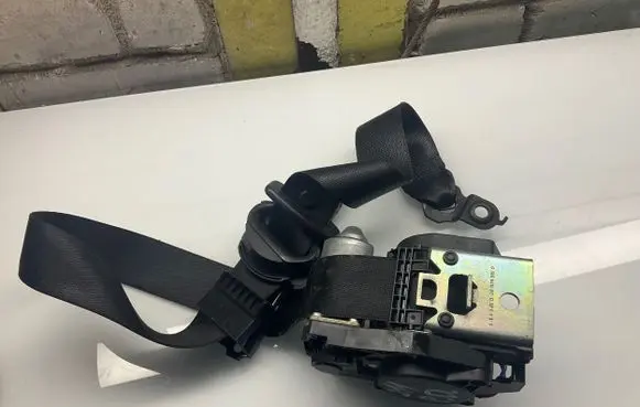 Mercedes-Benz E W211 Front seatbelt 2118605886 040735 A2118605886