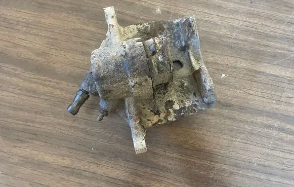 Ford Mondeo Mk III Front brake caliper
