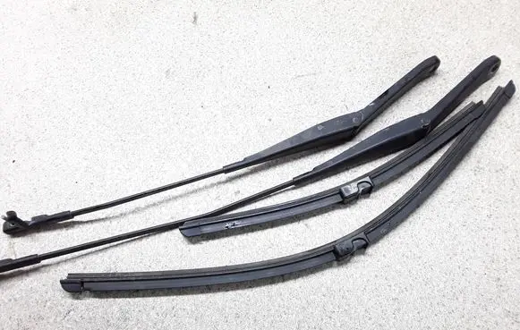Ford Focus Front wiper blade arm 4M5117526CC 4M5117526AC