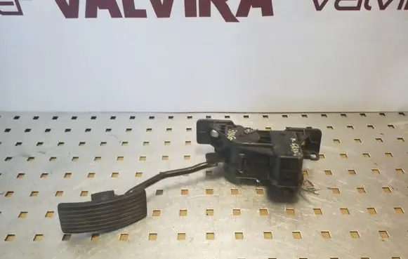 Mitsubishi Grandis Accelerator throttle pedal