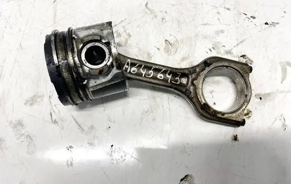 Ford Focus Piston with connecting rod