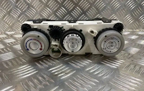 Mitsubishi Colt CZ3 Climate control unit 69660051 69667301