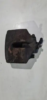 Volkswagen Jetta V Front brake caliper