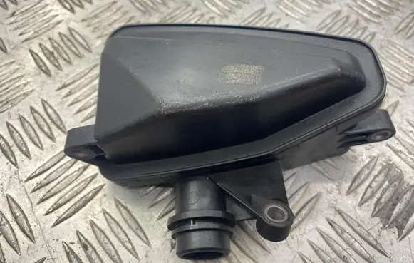 Mercedes-Benz E W211 Intake resonator A6421400087