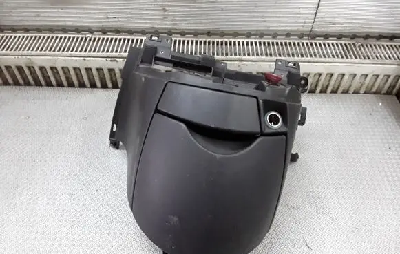 Peugeot 807 Center console 1847111