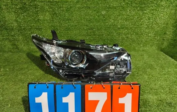 Toyota Auris E180 Headlight/headlamp 8111002K30 90070909